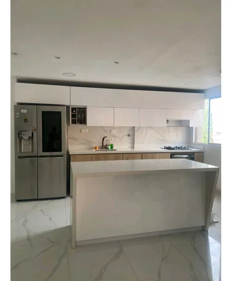 Vendo Hermosa Casa En El Poblado, Esta Totalmente Remodelada 2 Niveles