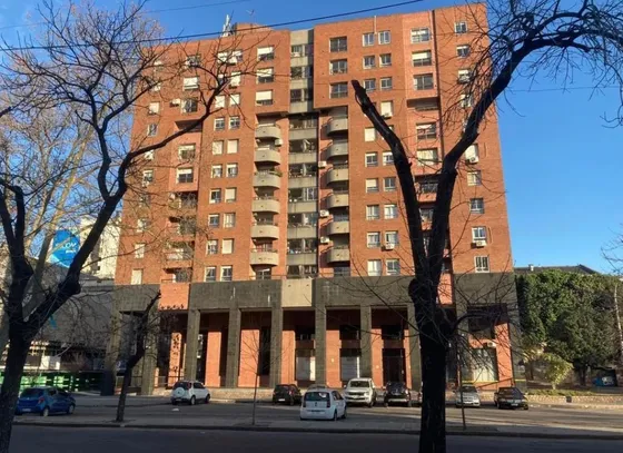 Oportunidad Hermoso - Apartamento 2 Dormitorios En El Centro De Montevideo Con Cochera!!!  - Centro (montevideo)