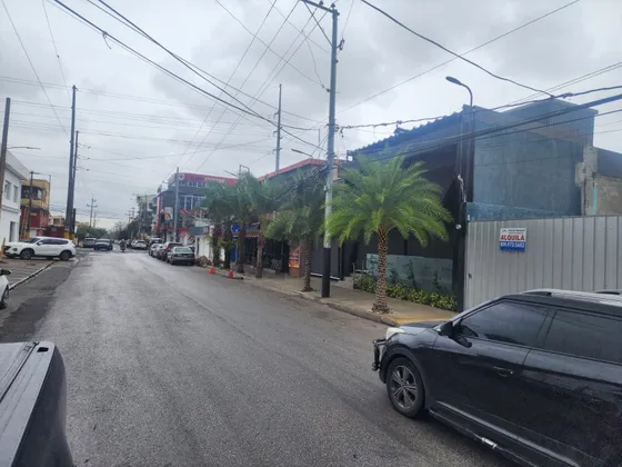 Alquilo Solar Ozama Esquina Venezuela 710 M2 $ 3500