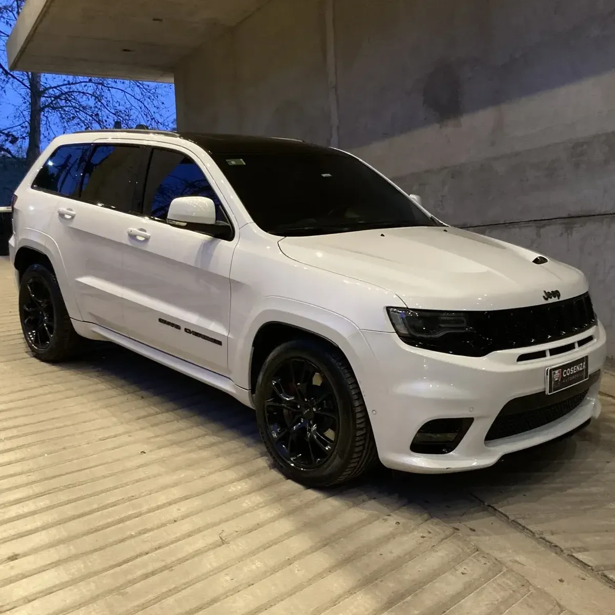 Jeep Grand Cherokee 6.4 SRT ATX 465 HP AT