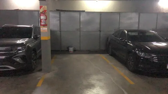 Venta Cochera Con Baulera Y Seguridad En Palermo Holloywood