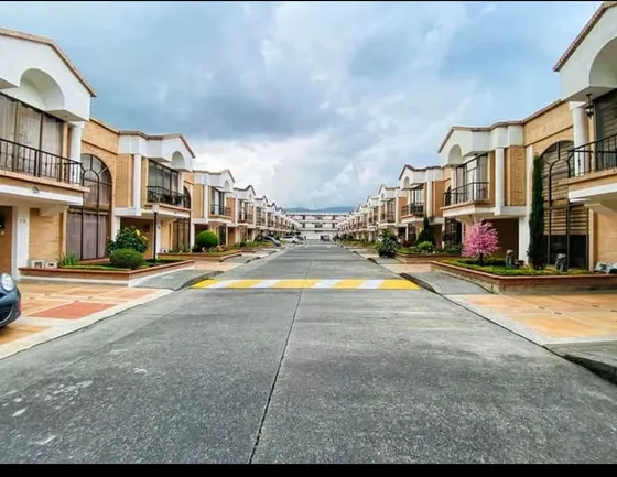Vendo Casa Amplia En Conjunto Santa Barbara En Dosquebradas