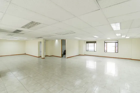 Oficina En Arriendo/venta En San Patricio. Cod A1105041