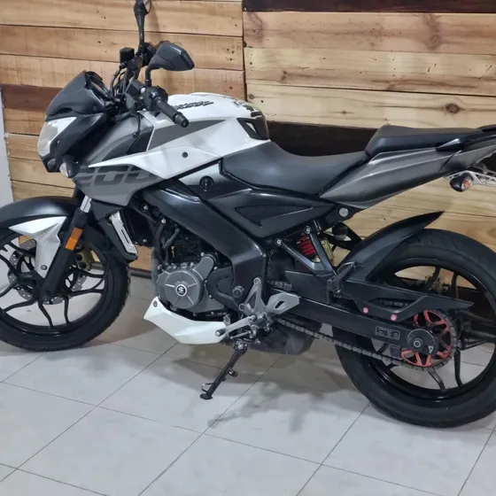 Bajaj Rouser 200 Modelo 2019 Permuto