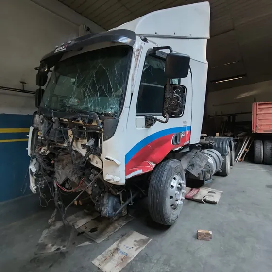 Volvo Vm 330 Camion Chocado