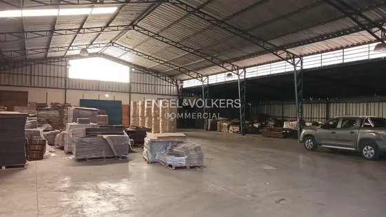 Bodega En Condominio 2.000 M2 Más Oficinas / Quilicura