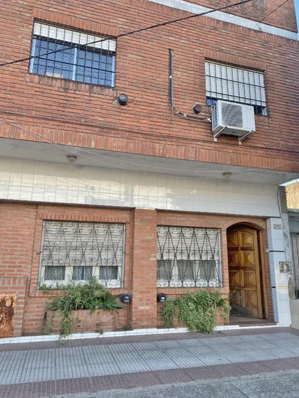 Excelente Ph De 3 Ambientes Al Frente Con Ingreso Propio. Apto Profesional