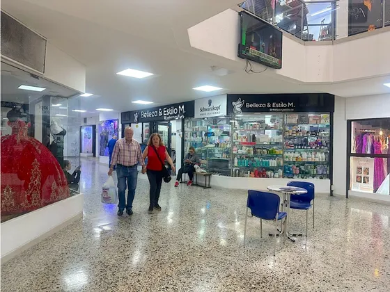 Venta Local En El Centro Comercial El Paso, Zona De Alto Tráfico