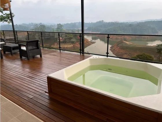 Vendo Casa Finca El Guatapé  1.900 M2 Acceso A La Represa Ch