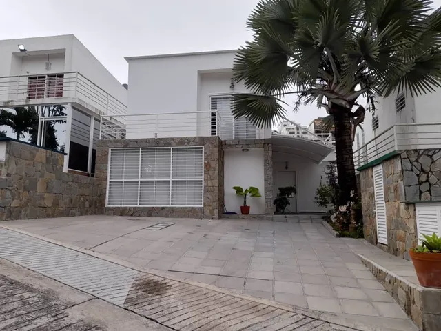 Casa Quinta De Diseño Moderno En Urbanización Parque El Retiro, San Antonio De Los Altos.