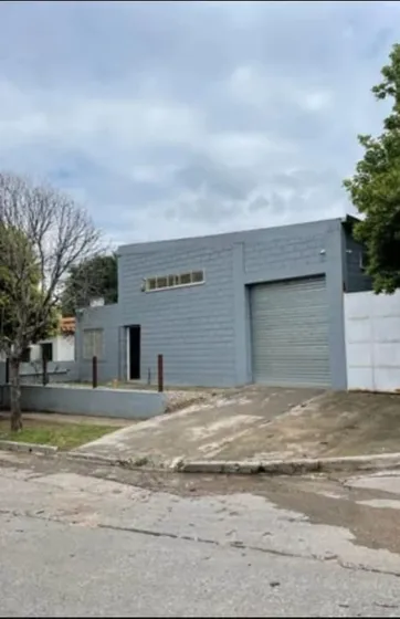 Venta Galpón (saldan A 200 Mts Del Centro-lote Esquina) 310 M2 Cubiertos.