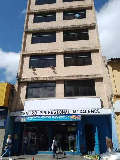 Edificio Comercial En Los Teques