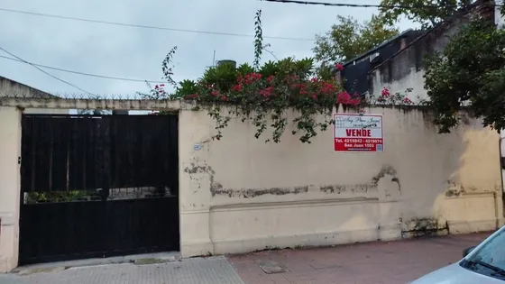 Casa En Venta - Santiago 1300 - 2 Dormitorios