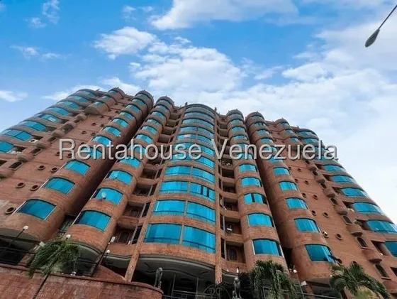 Esplendido Apartamento En Venta En La Mejor Zona De La Victoria 25-12773 Mfc