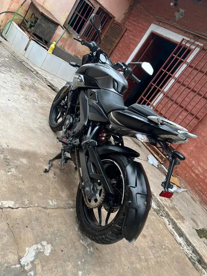 Rouser Ns 200