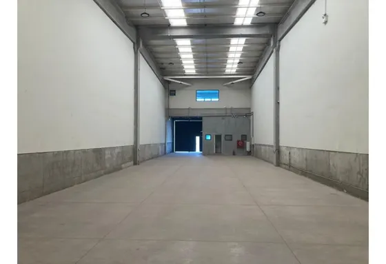 Arriendo Bodega De 430 M² C/of En Sector Buenaventura.