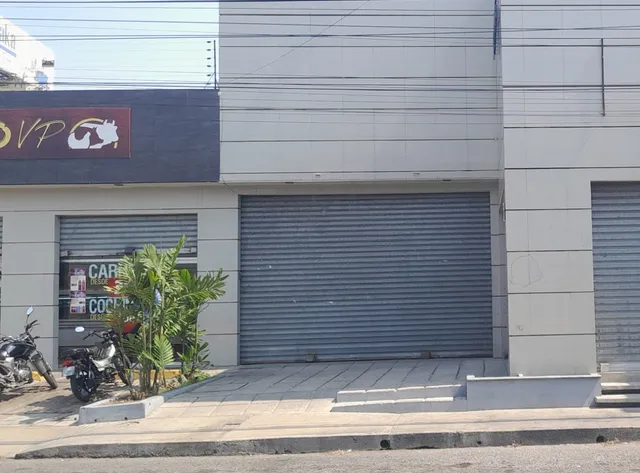 Cesar Bullones Alquila  Gran Local Comercial A Pie De Calle, En Zona Centro, Lara 25-12416