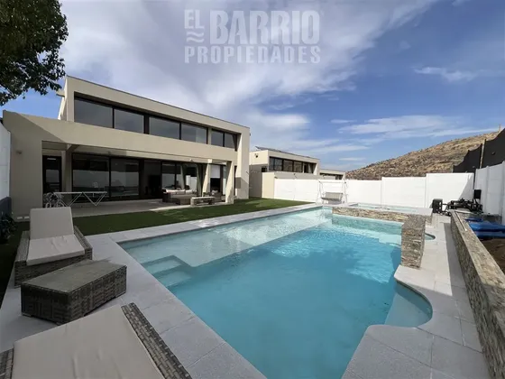 Casa En Venta De 5 Dorm. En Piedra Roja Chicureo Colina