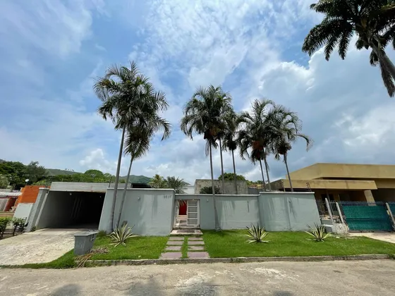 Casa En Venta En Guaparo Valencia Gr