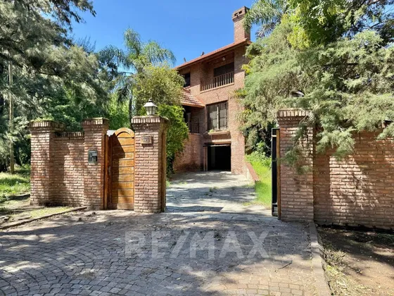 Venta Casa  Parque Leloir 6 Amb-dependencia-pileta
