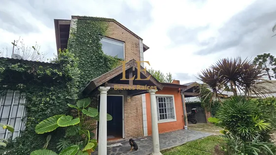 Casa En Alquiler - Barrio Pellegrini - Villa Rosa