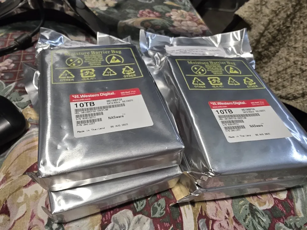 Hd Wd Red Plus 10 Tb Nas Para Servidor 24x7 - Wd100efgx