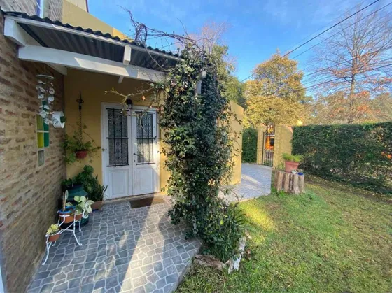 Casa En Venta - 3 Dormitorios 2 Baños - 620mts2 - Parque Leloir, Ituzaingó