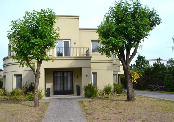Casa En Alquiler  En Barrio San Patricio, Moreno