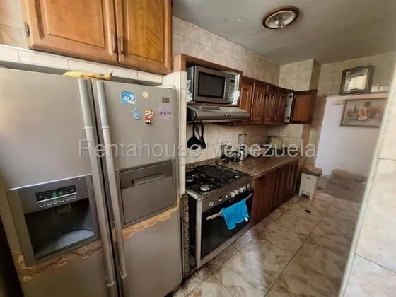 Apartamento En Venta En Barquisimeto Av Pedro Leon Torres Es Amplio Muy Conservado Posee 3 Habitaciones Cod 25 19482 Comunicate Soy Gabi Irastorza                                                      