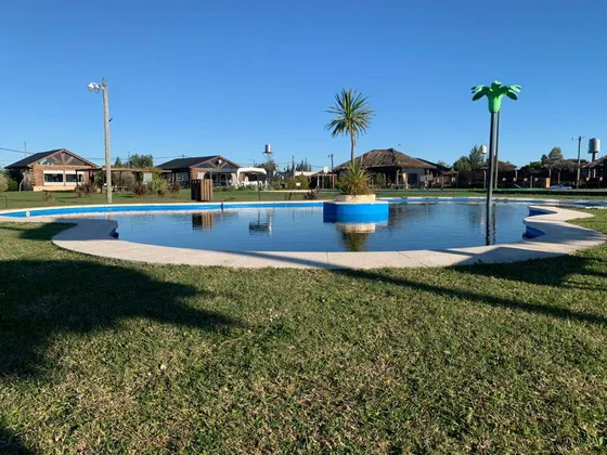 Venta Casa Quinta 2 Dormitorios Domselaar Con Cochera