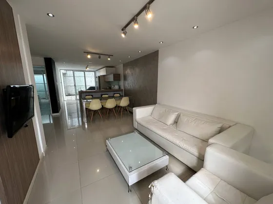 Espectacular Y Moderna Casa En Cabudare Remodelada  En Excelente Ubicacion Con Facil Acceso A La Avenida Intercomunal Vigilancia Privada Las 24 Horas Tanque Subterraneo De 3000 Litros Cocina Equipada