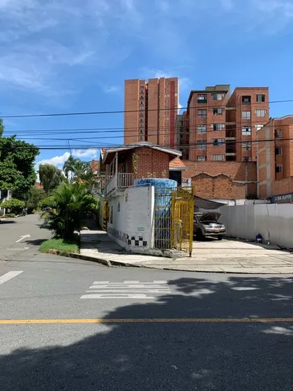 Lote Comercial Esquina San Juan Con La 80