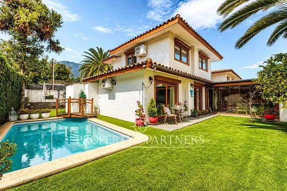 Hermosa Casa En Condominio Totalmente Remodelada C...