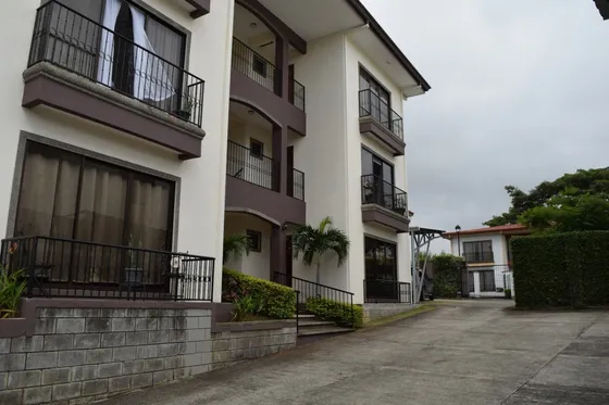 Vendo Apartamento Condominio Vistas De Cariari, Belén. En Primer Piso, Dos Parqueos