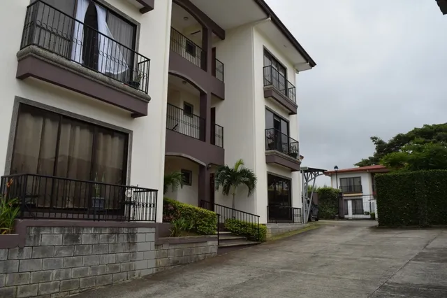 Vendo Apartamento Condominio Vistas De Cariari, Belén. En Primer Piso, Dos Parqueos