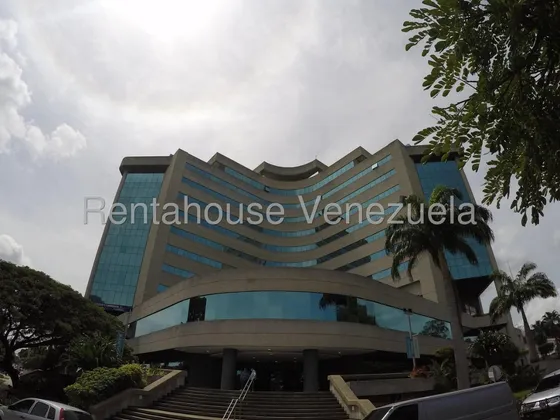Oficina En Alquiler Inm De 95.7 M2 En Centro Corporativo La Viña Plaza: Elegancia Y Funcionalidad En Un Espacio De Lujo, Con Un Solo Ambiente. Valencia 25-12837
