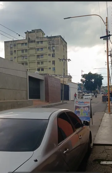 Cristian G  Casa Comercial ( Con 2 Locales 114 Y 20 Mtrs2)  Urb Colorados Pie De Calle  Transito Constante 