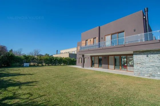 Venta De Casa 5 Ambientes En Prados Del Oeste Moreno