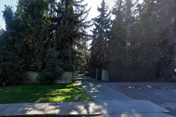 Casa En Venta De 5 Dorm. En Lo Barnechea Avda La Dehesa 