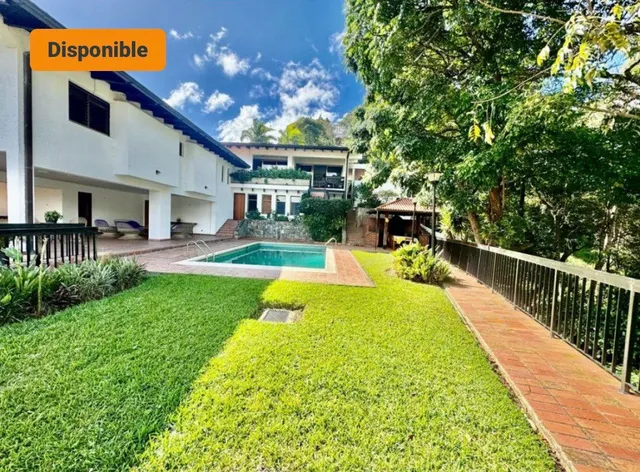 Se Vende 900m2 5h+anexo+apto/4b/4p Cerro Verde