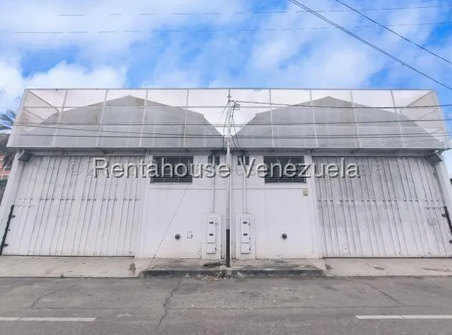 Sorangel Vargas Alquila Amplio Galpon Con Oficinas, Mezzanina, Excelente Ubicacion Zona Centro Barquisimeto Mls #25-20251