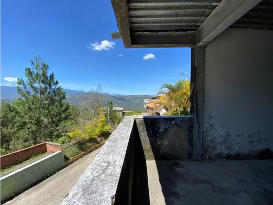 Se Vende Casa 594m² 3h+1s/4b+1s/2p Caicaguana