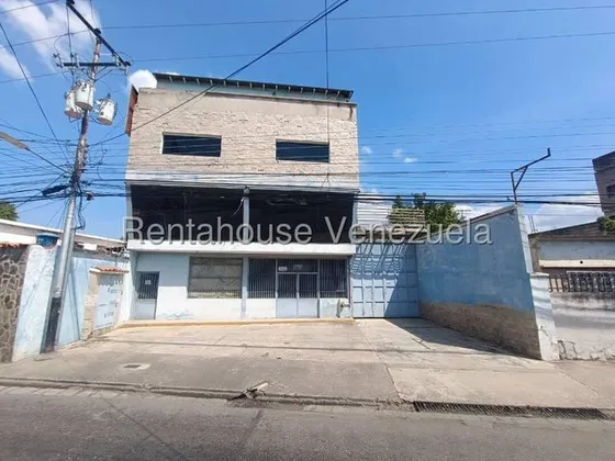 En Alquiler Galpón En Avenida De Fácil Acceso Cerca Del C.c Valle Lindo (turmero) #25-24717 Rm