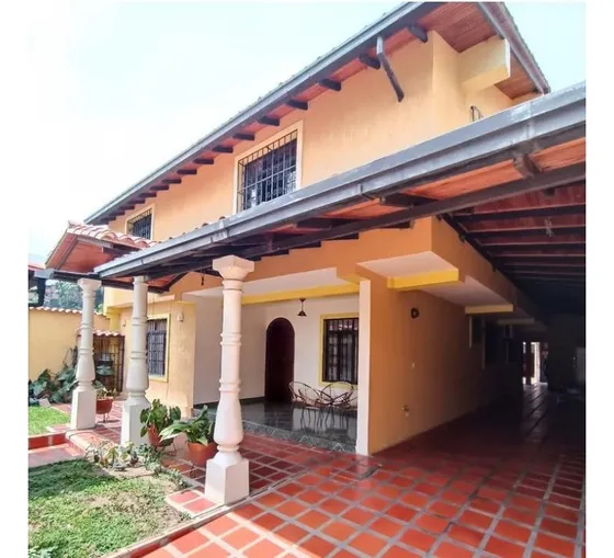 En Venta Hermosa Casa Con Anexo En Urb. La Mata Merida  