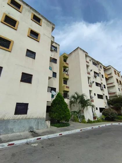 Venta De Apartamento En Paraparal, Res La Pomarrosa. Rs