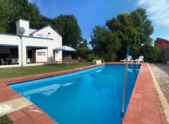 Venta Casa Quinta 4 Dormitorios 20 De Junio Con Cochera