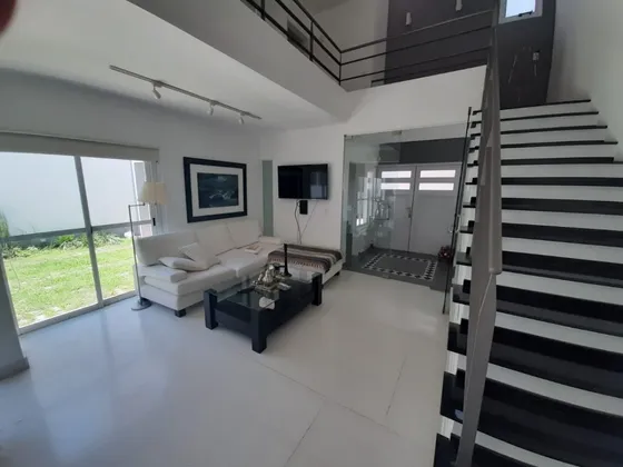 Venta - Casa De Gran Categoria Y Diseño - Centro - Rio Cuarto