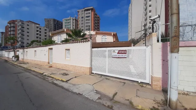 Home24 Pelicano Vende Comoda Y Espaciosa Casa En La Calle Los Uveros. Lecheria 