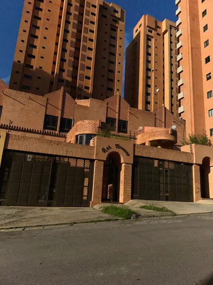 Se Alquila Town House En Trigaleña Conjunto Cerrado