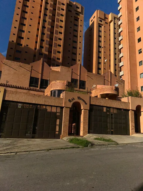 Se Alquila Town House En Trigaleña Conjunto Cerrado